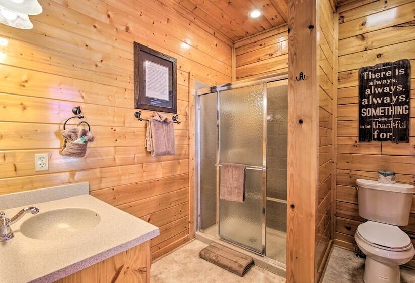 Pigeon Forge Mountain Cabin: Hot Tub & Resort Pool