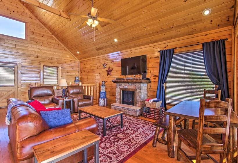 Pigeon Forge Mountain Cabin: Hot Tub & Resort Pool