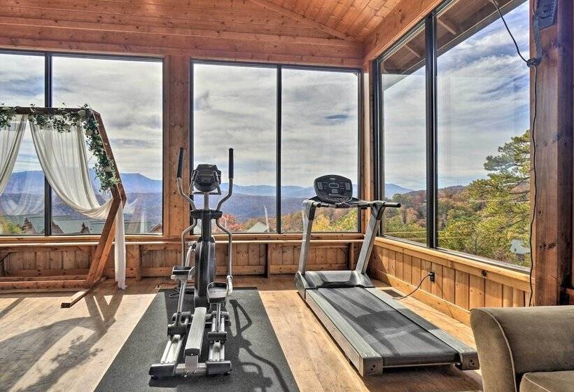 Pigeon Forge Mountain Cabin: Hot Tub & Resort Pool