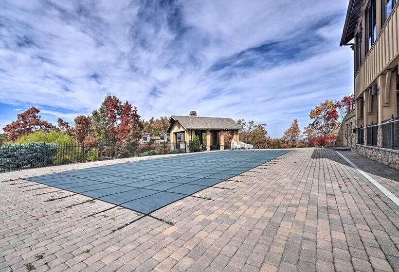 Pigeon Forge Mountain Cabin: Hot Tub & Resort Pool