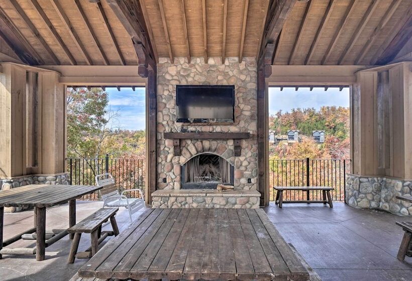 Pigeon Forge Mountain Cabin: Hot Tub & Resort Pool