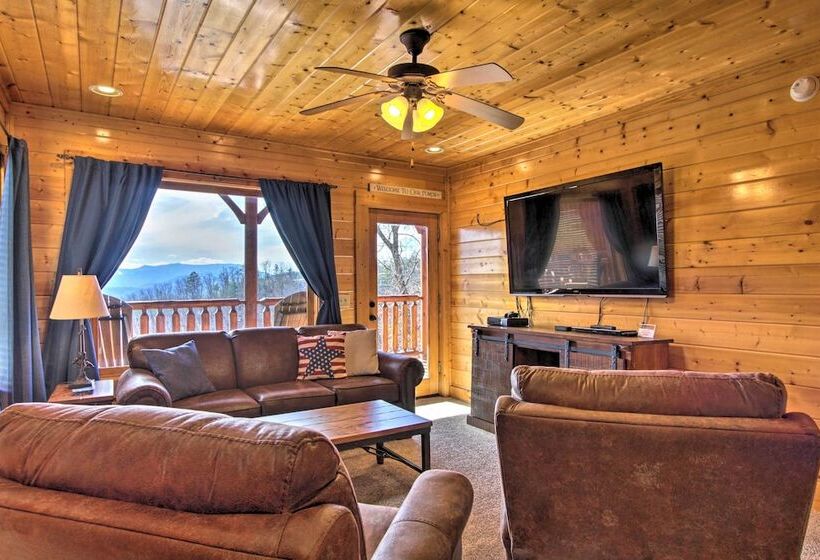 Pigeon Forge Mountain Cabin: Hot Tub & Resort Pool