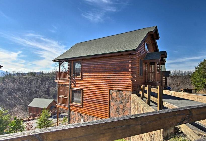 Pigeon Forge Mountain Cabin: Hot Tub & Resort Pool