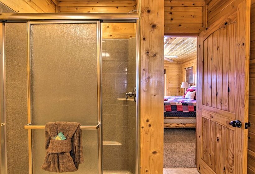 Pigeon Forge Mountain Cabin: Hot Tub & Resort Pool