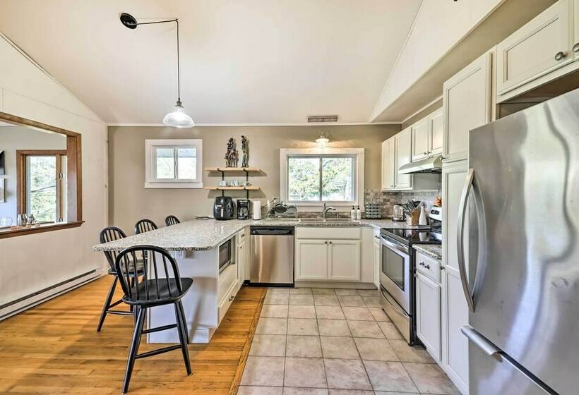 Pocono Summit Home W/ Fire Pit & Lake Access