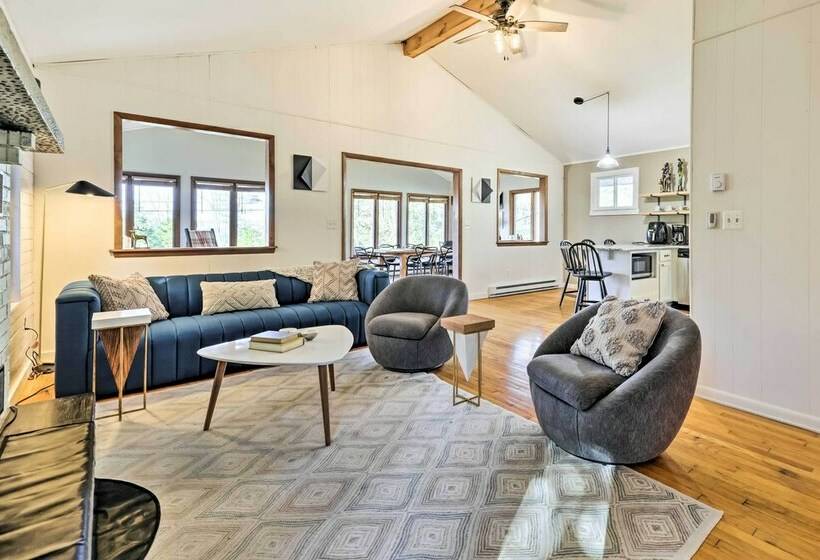Pocono Summit Home W/ Fire Pit & Lake Access