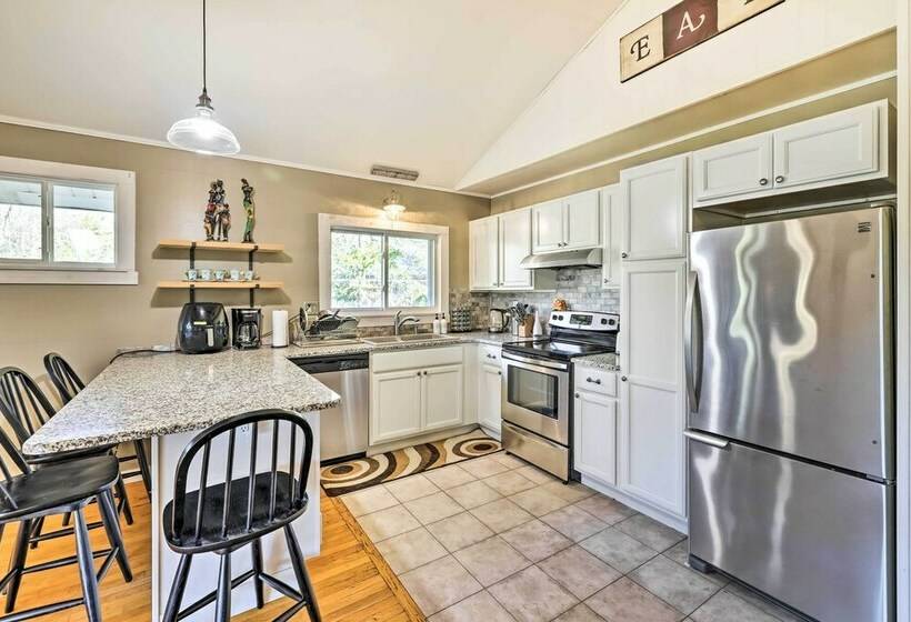 Pocono Summit Home W/ Fire Pit & Lake Access