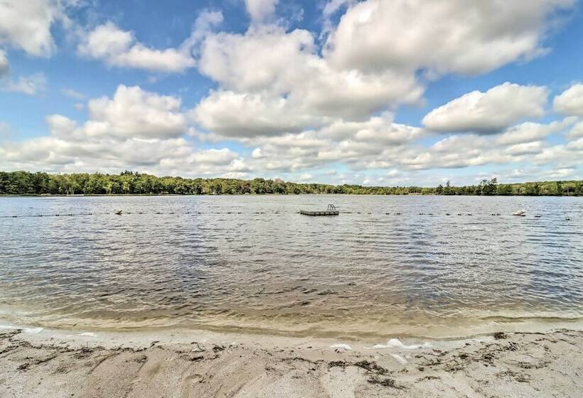 Pocono Summit Home W/ Fire Pit & Lake Access