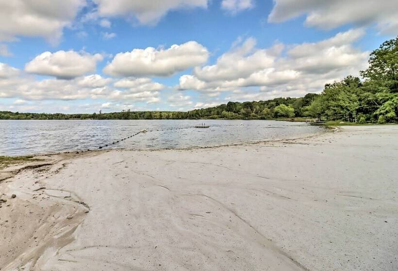 Pocono Summit Home W/ Fire Pit & Lake Access