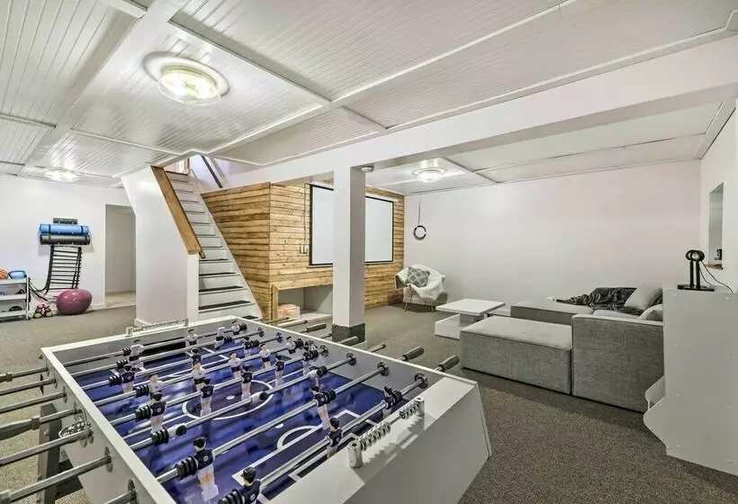 Pocono Summit Home W/ Fire Pit & Lake Access