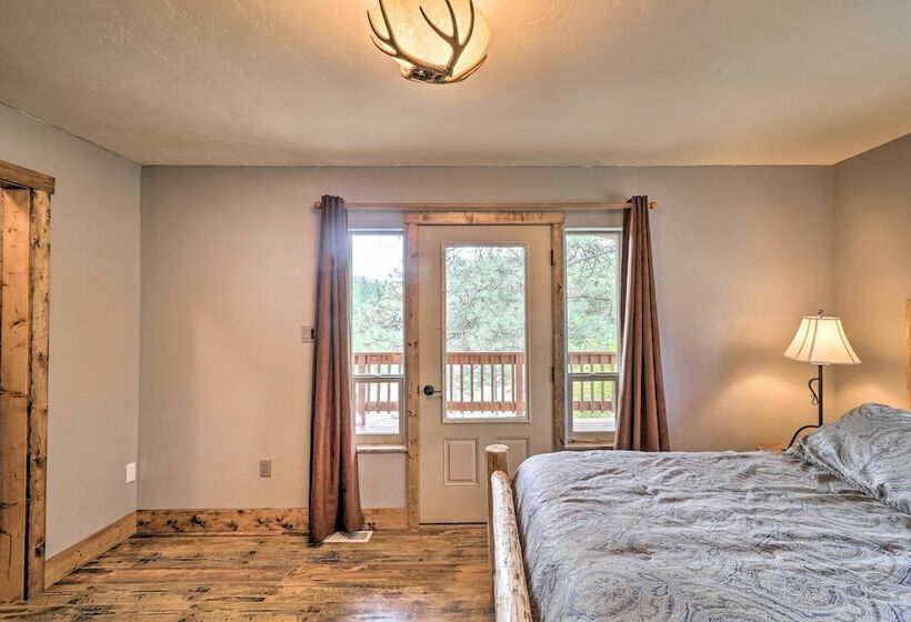 Quiet Riverside Retreat: Hike, Fish & Ski!