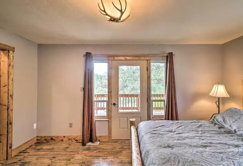 Quiet Riverside Retreat: Hike, Fish & Ski!