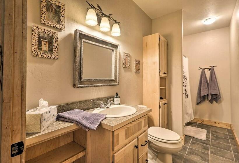 Quiet Riverside Retreat: Hike, Fish & Ski!