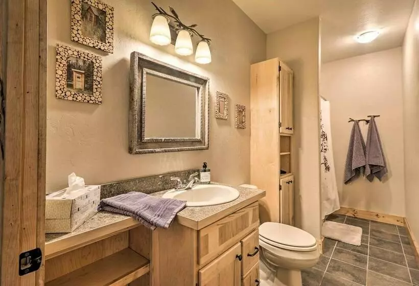 Quiet Riverside Retreat: Hike, Fish & Ski!