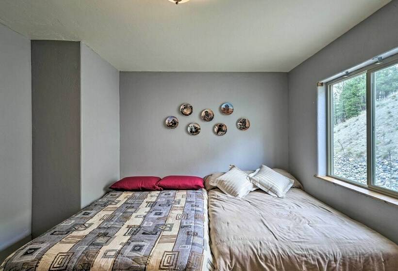 Quiet Riverside Retreat: Hike, Fish & Ski!