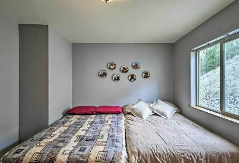 Quiet Riverside Retreat: Hike, Fish & Ski!