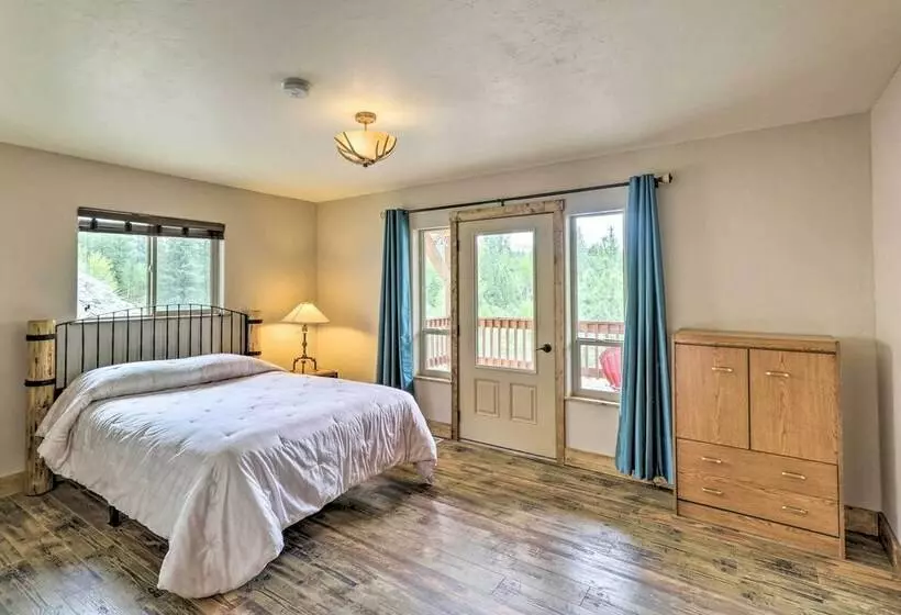 Quiet Riverside Retreat: Hike, Fish & Ski!