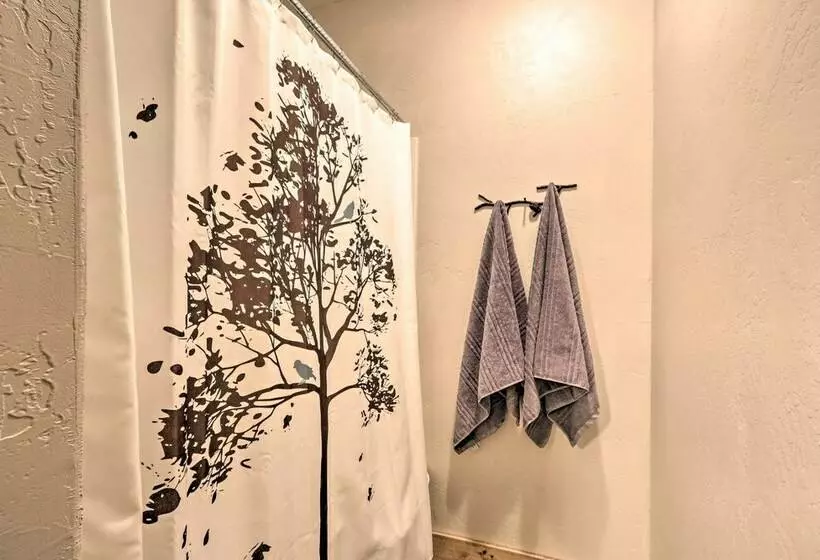 Quiet Riverside Retreat: Hike, Fish & Ski!