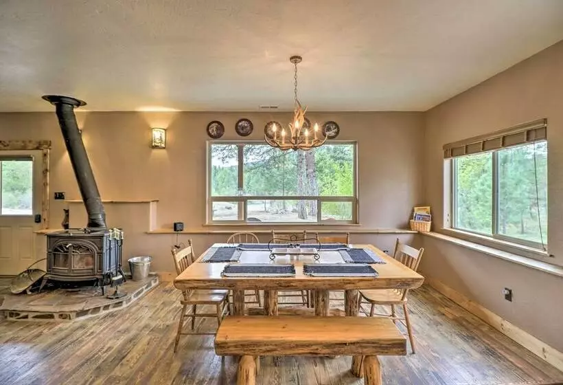 Quiet Riverside Retreat: Hike, Fish & Ski!