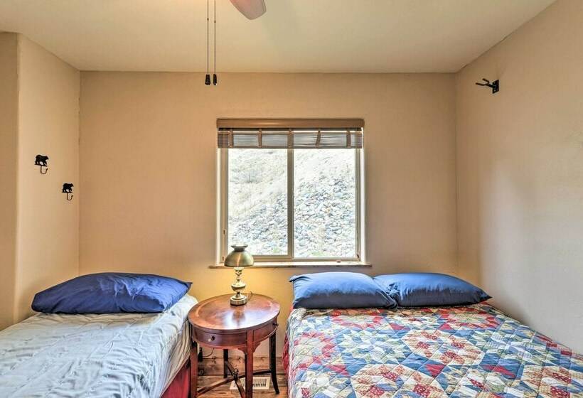 Quiet Riverside Retreat: Hike, Fish & Ski!