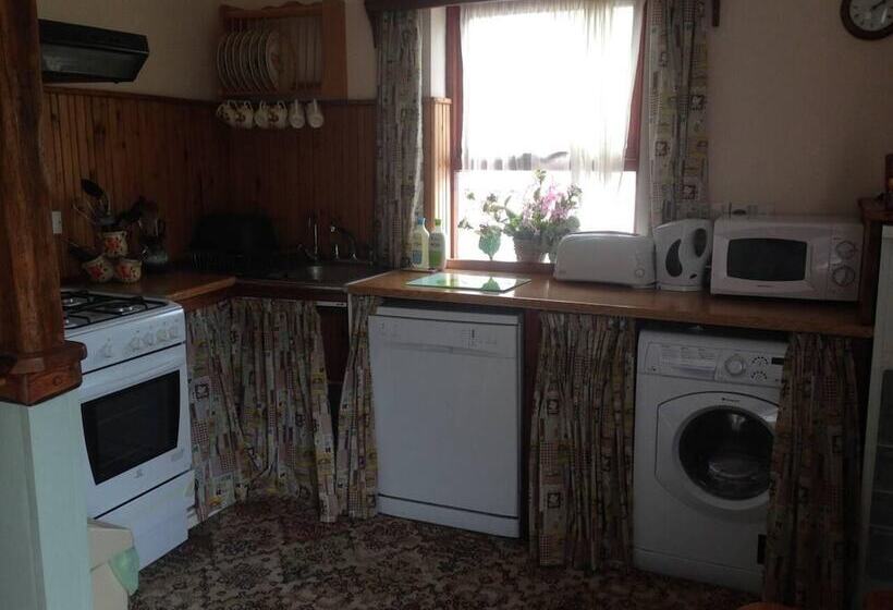 Relax In Sunset View Cottage On Cwmiar Farm