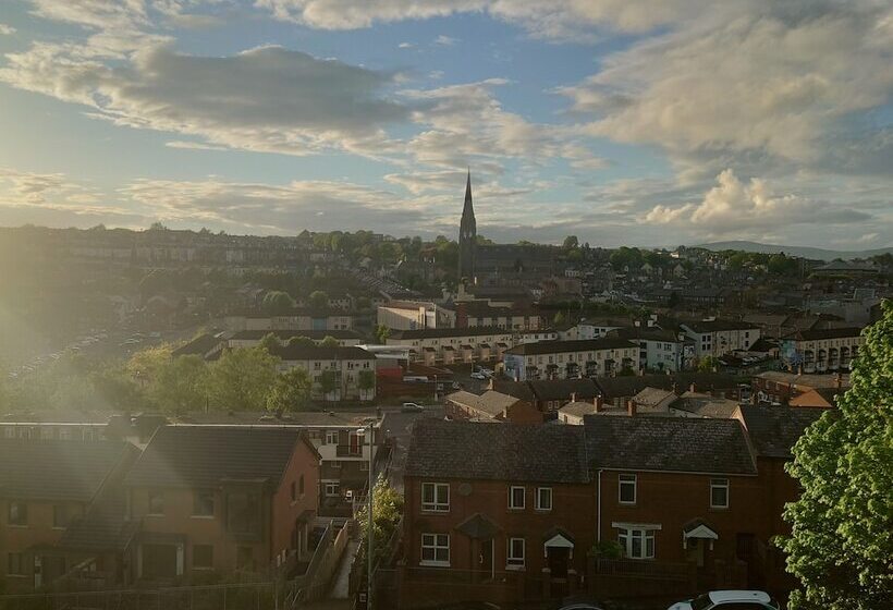 إقامة Helens House Derry City Centre Remarkable 3 Bed