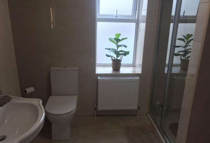 إقامة Helens House Derry City Centre Remarkable 3 Bed