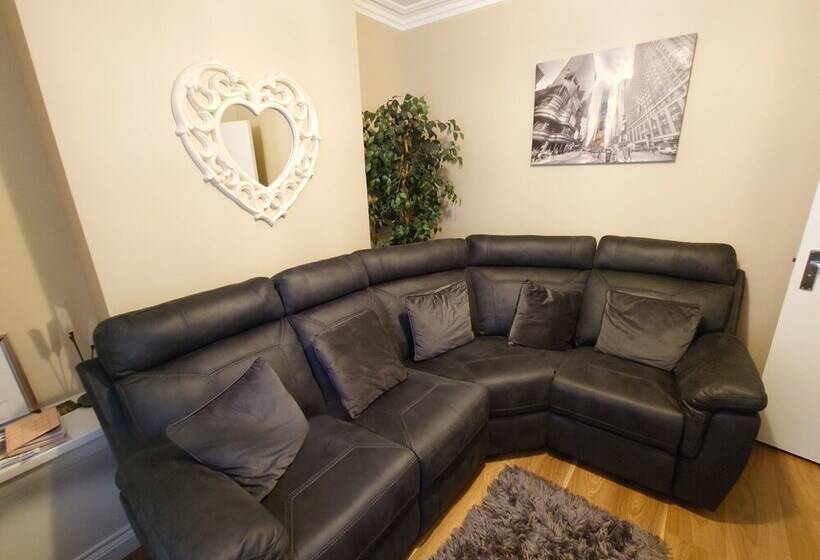 إقامة Helens House Derry City Centre Remarkable 3 Bed