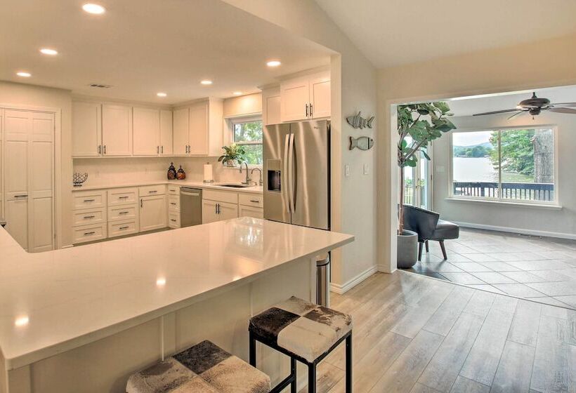 Serene Lakefront Home In Hot Springs W/ Boat Dock!