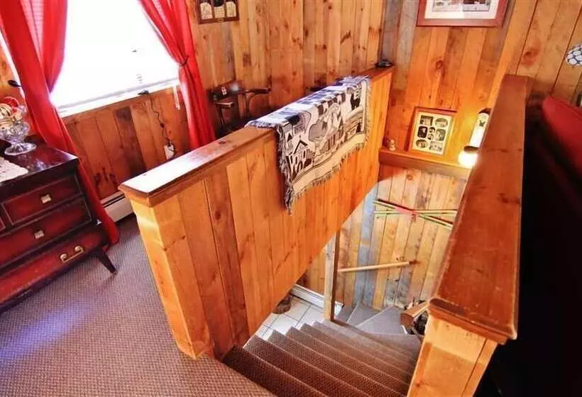 South Londonderry Home, Walk To Magic Mtn Ski Area