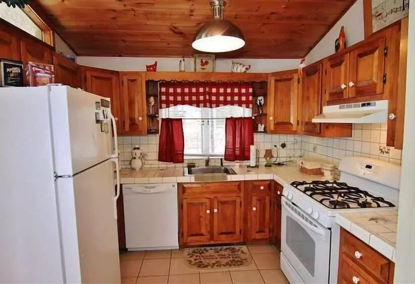 South Londonderry Home, Walk To Magic Mtn Ski Area