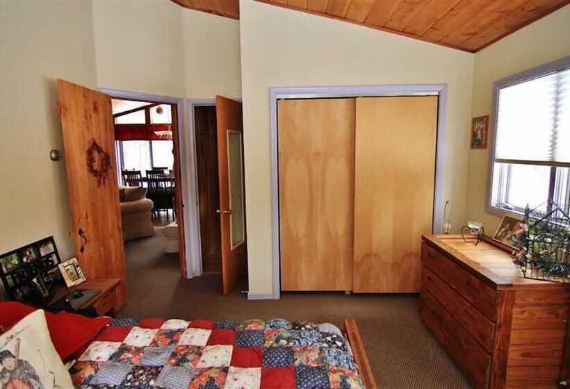 South Londonderry Home, Walk To Magic Mtn Ski Area