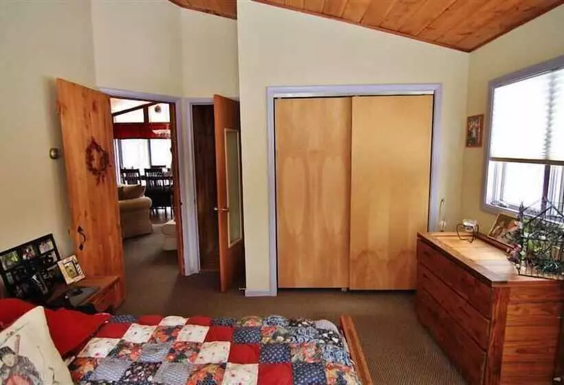 South Londonderry Home, Walk To Magic Mtn Ski Area