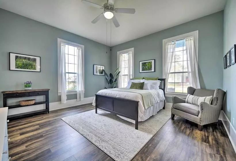 Spacious Abode, Walk To Texas Heroes Square!