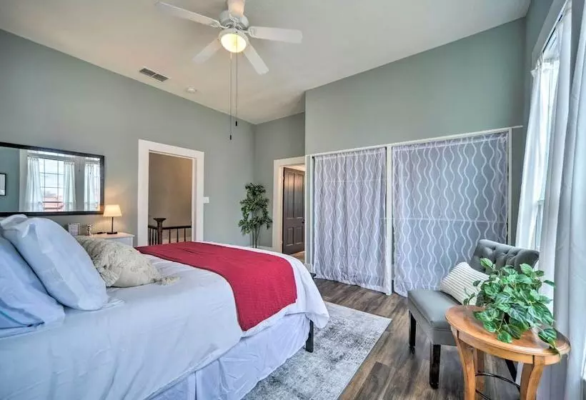 Spacious Abode, Walk To Texas Heroes Square!