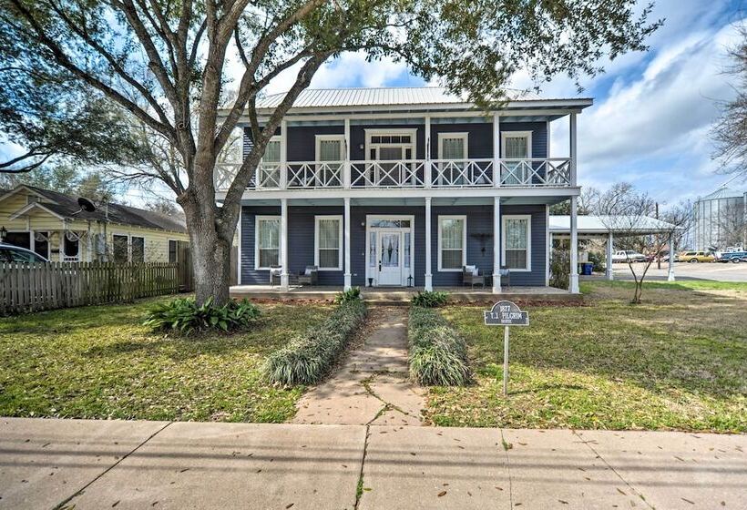 Spacious Abode, Walk To Texas Heroes Square!