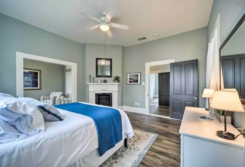 Spacious Abode, Walk To Texas Heroes Square!