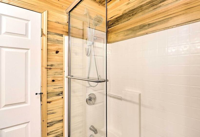 Stunning Montana Retreat: Hot Tub, On Site Hiking!