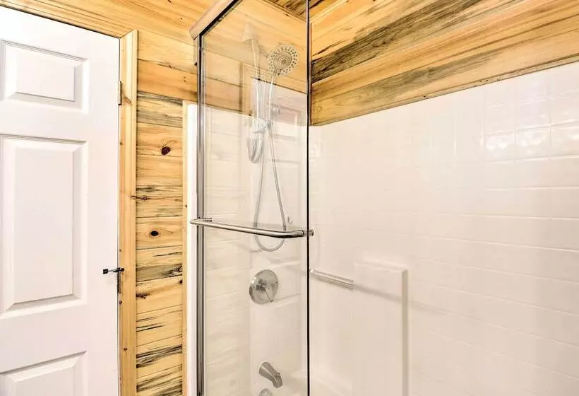 Stunning Montana Retreat: Hot Tub, On Site Hiking!