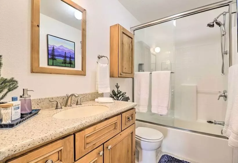 Stunning Montana Retreat: Hot Tub, On Site Hiking!