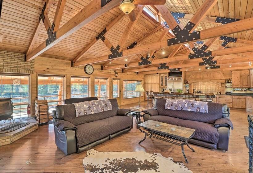 Stunning Montana Retreat: Hot Tub, On Site Hiking!