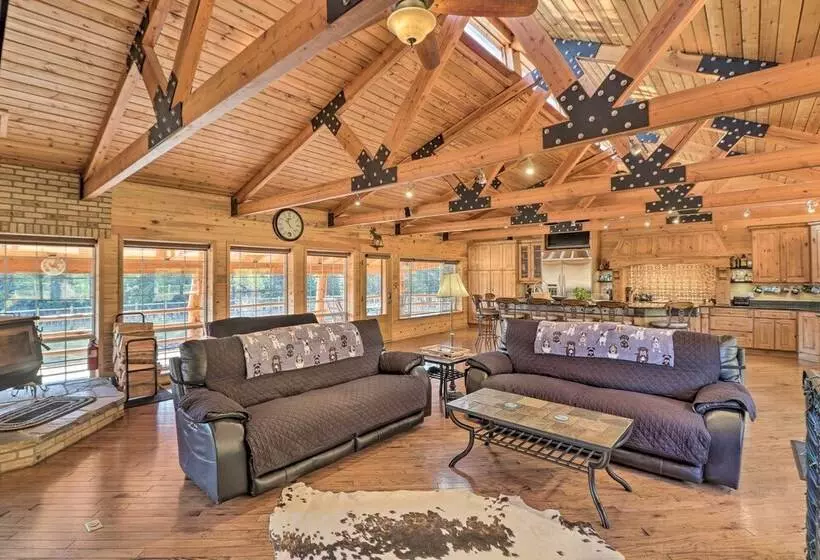 Stunning Montana Retreat: Hot Tub, On Site Hiking!