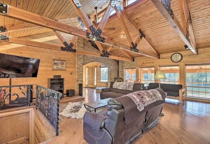 Stunning Montana Retreat: Hot Tub, On Site Hiking!