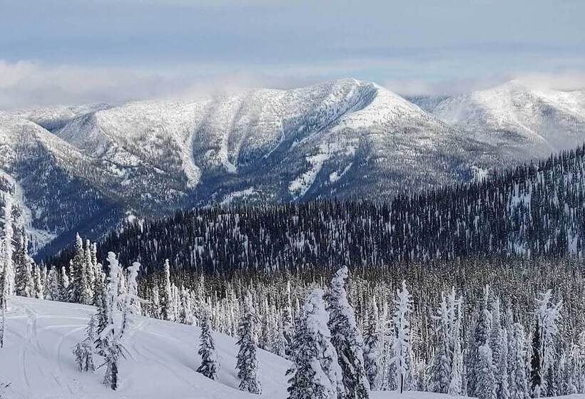 Stunning Montana Retreat: Hot Tub, On Site Hiking!