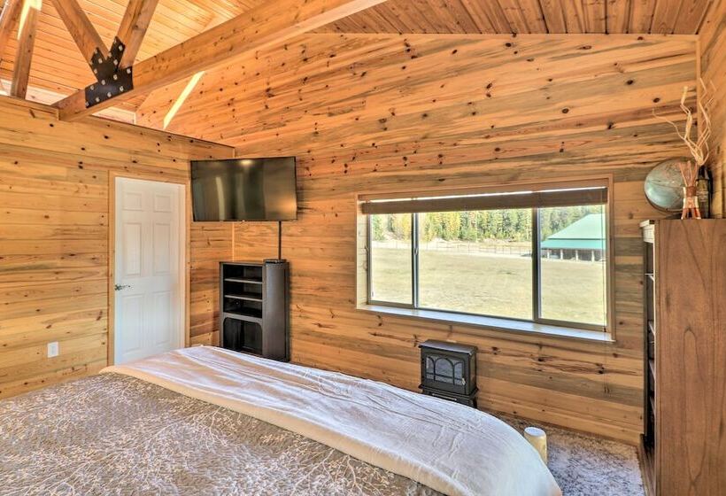 Stunning Montana Retreat: Hot Tub, On Site Hiking!