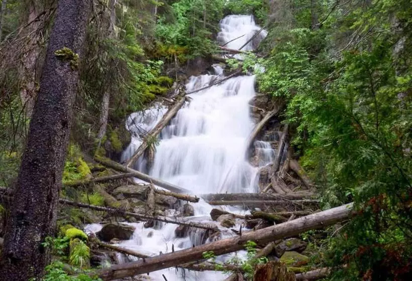 Stunning Montana Retreat: Hot Tub, On Site Hiking!