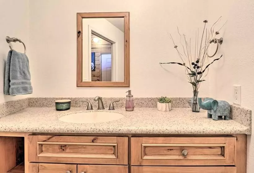 Stunning Montana Retreat: Hot Tub, On Site Hiking!