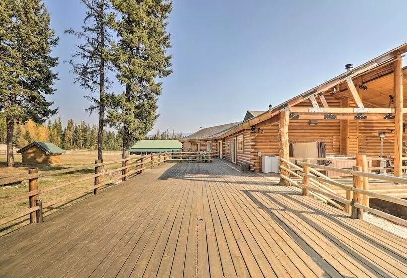 Stunning Montana Retreat: Hot Tub, On Site Hiking!