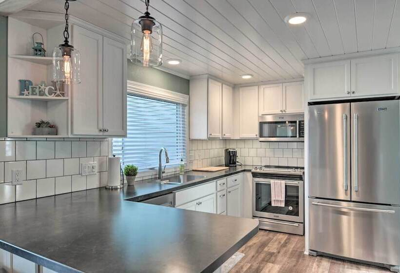 The Lakefront Home 5 Minutes From Detroit Lakes!