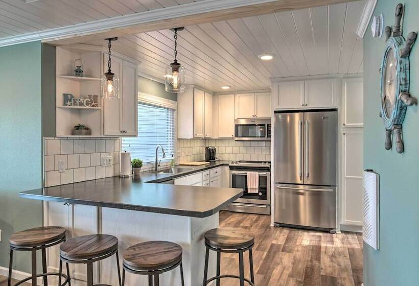 The Lakefront Home 5 Minutes From Detroit Lakes!